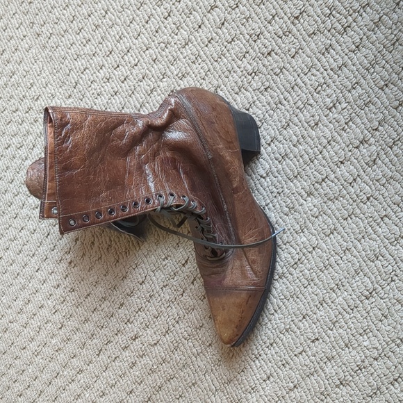 Historical Leather Boots - Picture 2 of 7